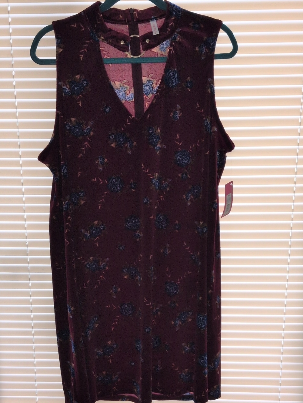Sleeveless Floral V-Neck Tunic Top - Burgundy